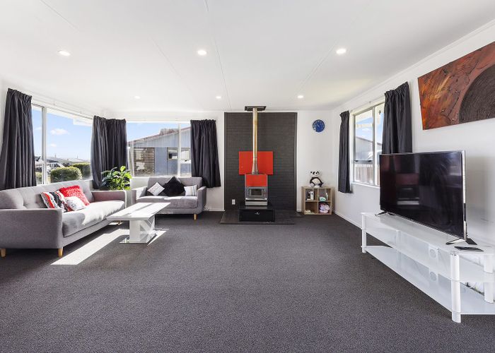  at 124 Gloaming Hill, Titahi Bay, Porirua