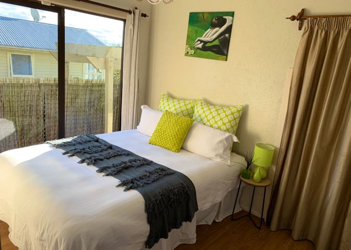 at 2/39 Brunton Place, Glenfield, Auckland