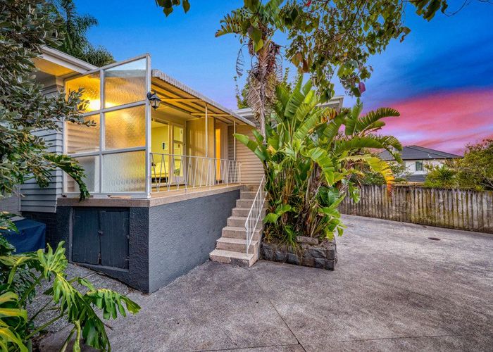  at 3 Endeavour Street, Blockhouse Bay, Auckland