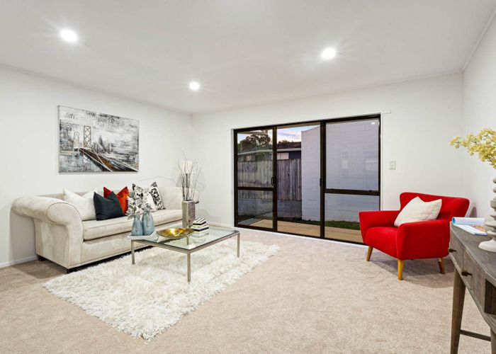  at 2/4 Fiesta Drive, Half Moon Bay, Manukau City, Auckland