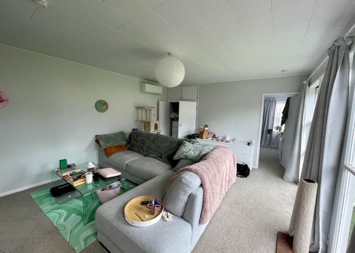  at 2/22 Saltburn Road, Milford, Auckland