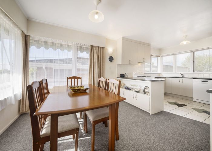  at 8 Kendrick Place, Blockhouse Bay, Auckland City, Auckland