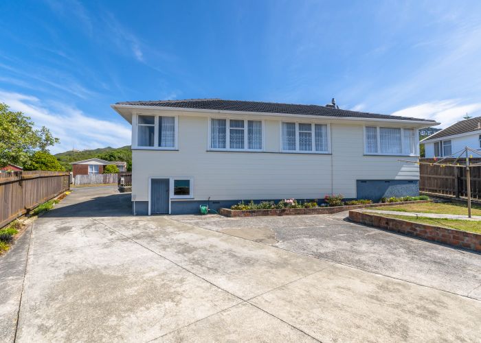  at 31 Rangituhi Crescent, Takapuwahia, Porirua