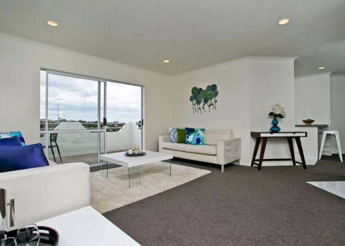  at 3/8a Target rd, Totara Vale, North Shore City, Auckland