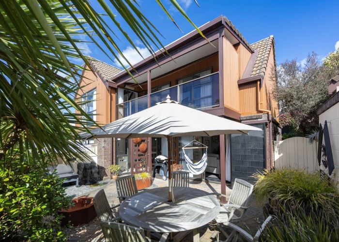  at 3/8 West Lynn Road, Titirangi, Waitakere City, Auckland