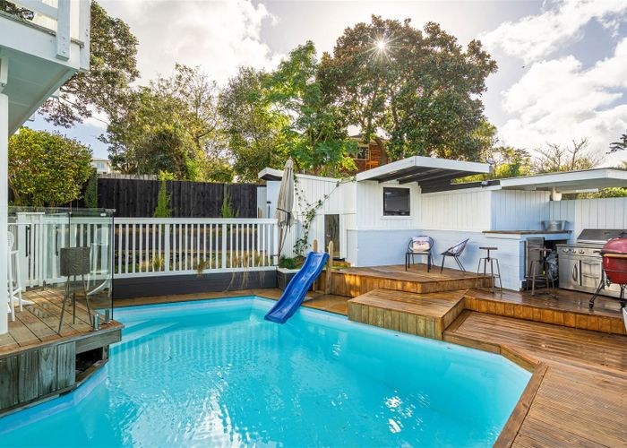  at 1/306 Beach Road, Campbells Bay, Auckland