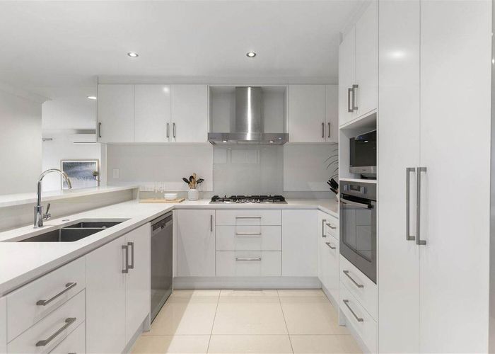  at 31 Trotting Terrace, Fairview Heights, North Shore City, Auckland