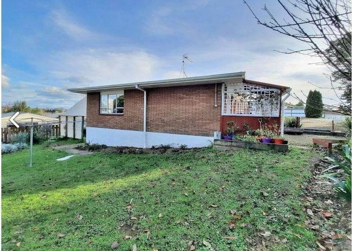  at 25B Cedar Grove, Matua, Tauranga