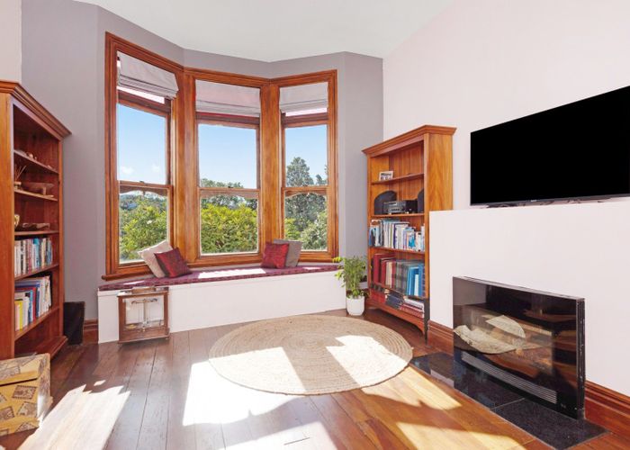  at 51 Fairview Crescent, Kelburn, Wellington