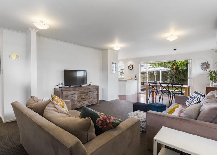  at 14 Sylvia Road, Hillcrest, Auckland