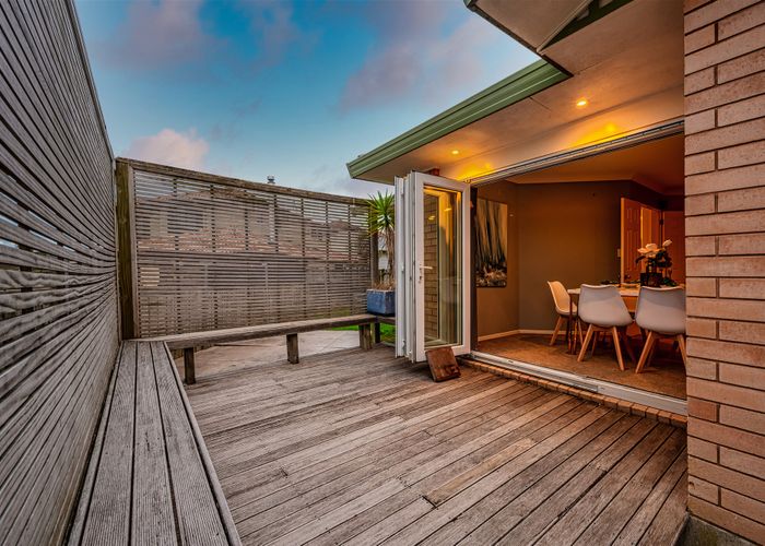  at 2/116 Meadowland Drive, Somerville, Auckland