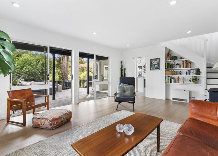  at 39 Island Bay Road, Beach Haven, Auckland