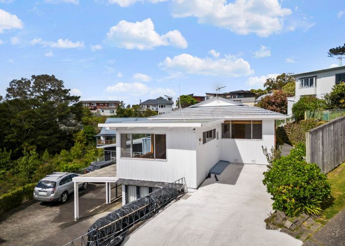  at 1/7 Dalmeny Close, Murrays Bay, Auckland