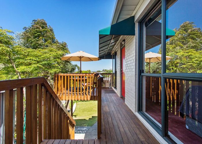  at 2/27 Simkin Avenue, Saint Johns, Auckland City, Auckland