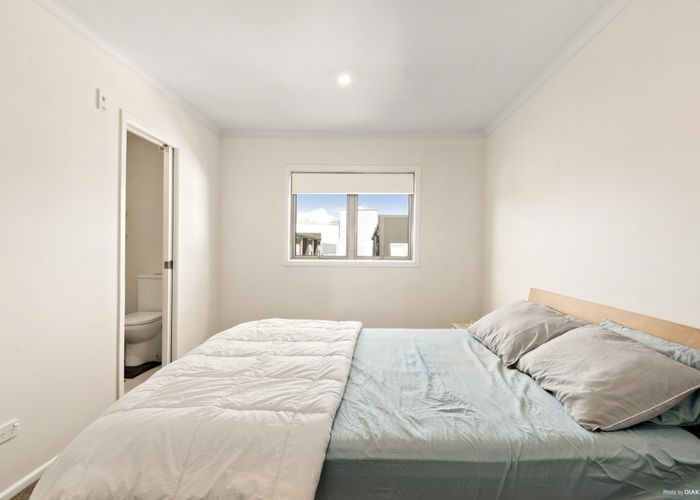  at 2/7 Vialou Street, Hamilton Central, Hamilton