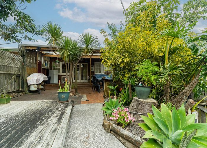  at 132 Oakura Road, Ōakura, Hikurangi
