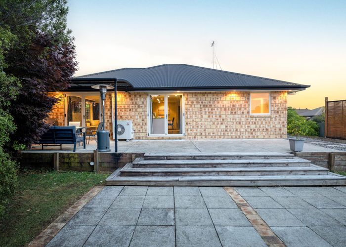  at 17 Edward Street, Grandview Heights, Hamilton