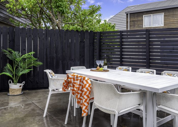  at 2/96 Frank Nobilo Drive, Golflands, Auckland