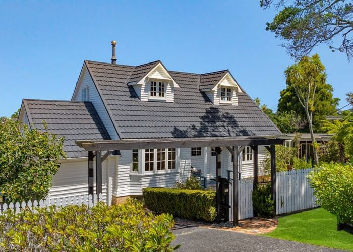  at 41 Montgomery Avenue, Rothesay Bay, Auckland