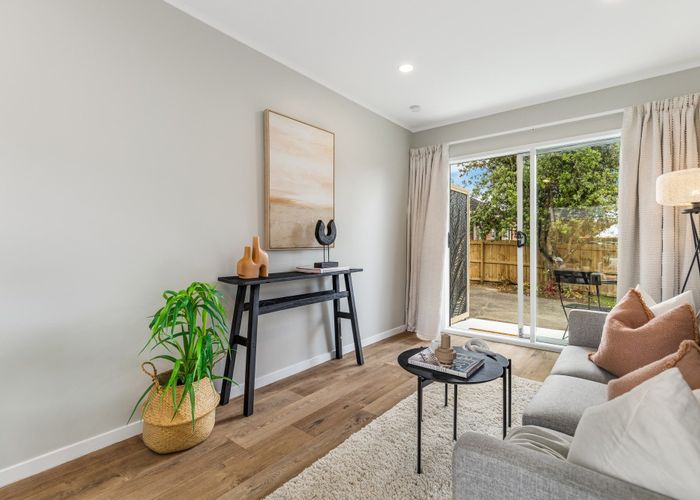  at 2/25 Woodward Avenue, Mangere Bridge, Auckland