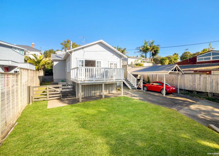  at 25 Rutland Road, Stanley Point, Auckland