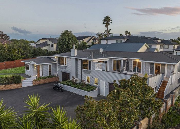  at 9 Bradbury Road, Botany Downs, Manukau City, Auckland
