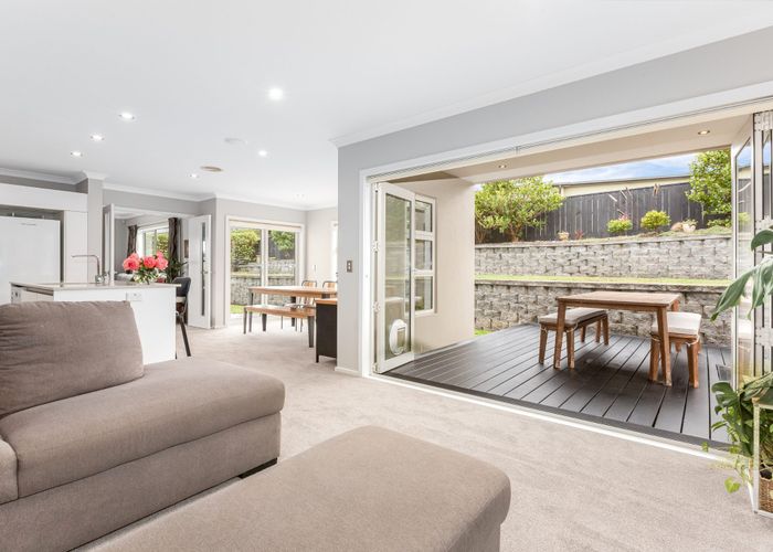  at 15 Sumner Terrace, Aotea, Porirua, Wellington