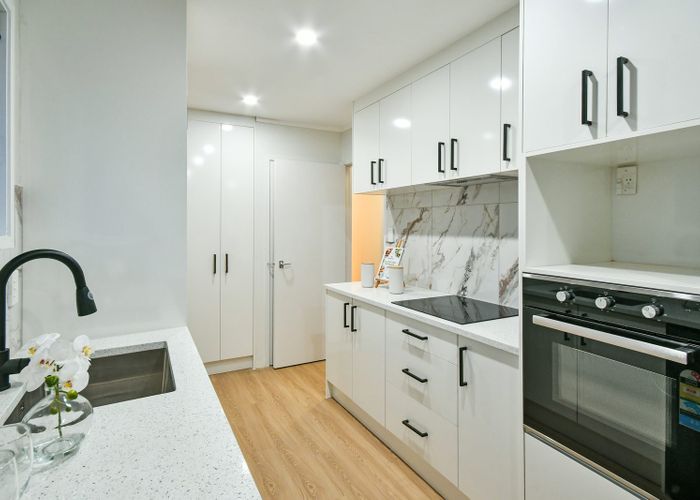  at 1/83 Barrack Road, Mount Wellington, Auckland
