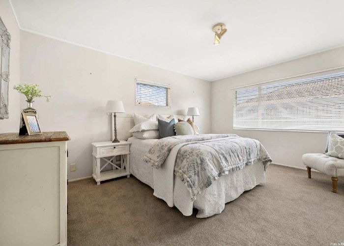  at 1/12 Arrathorne Place, Northpark, Auckland