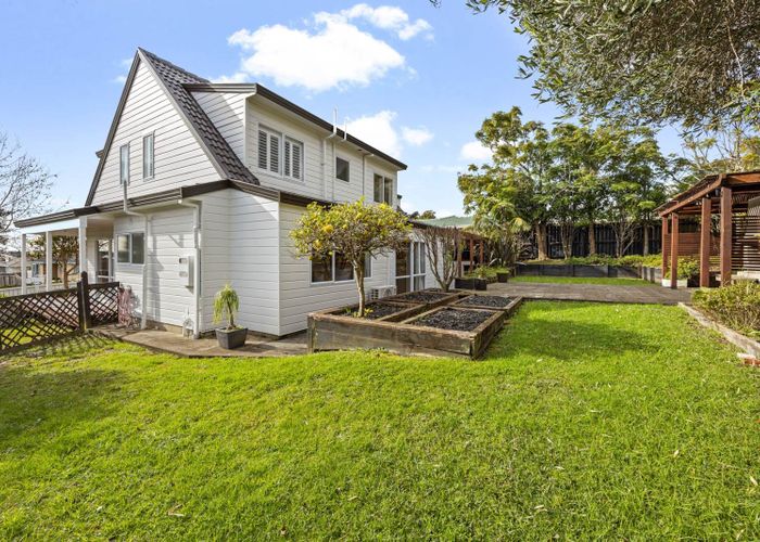  at 8 Picasso Drive, West Harbour, Waitakere City, Auckland