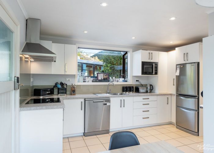  at 9 Maymorn Road, Te Marua, Upper Hutt