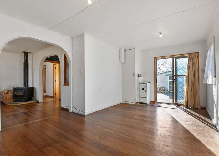  at 8 Hakiwai Road, Fernhill