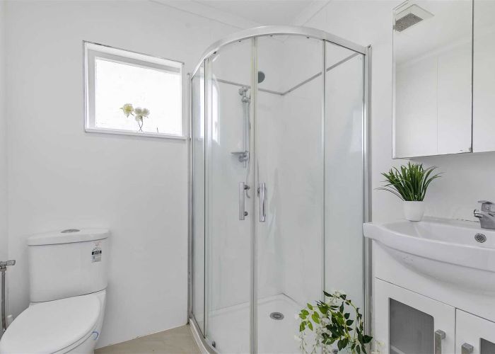  at 2/16 Diana Drive, Glenfield, Auckland