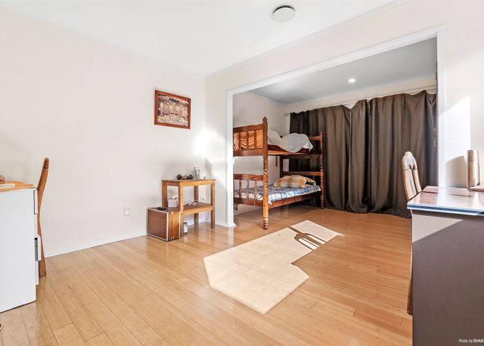  at 5 Phoenix Place, Papatoetoe, Auckland