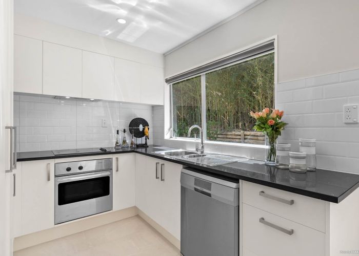  at 2/80 Langana Avenue, Browns Bay, Auckland
