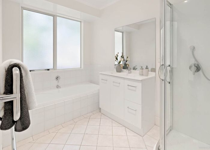  at 1/57 Whitford Road, Botany Downs, Manukau City, Auckland