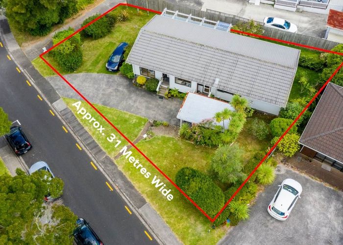  at 4 Ciprian Place, Henderson, Auckland