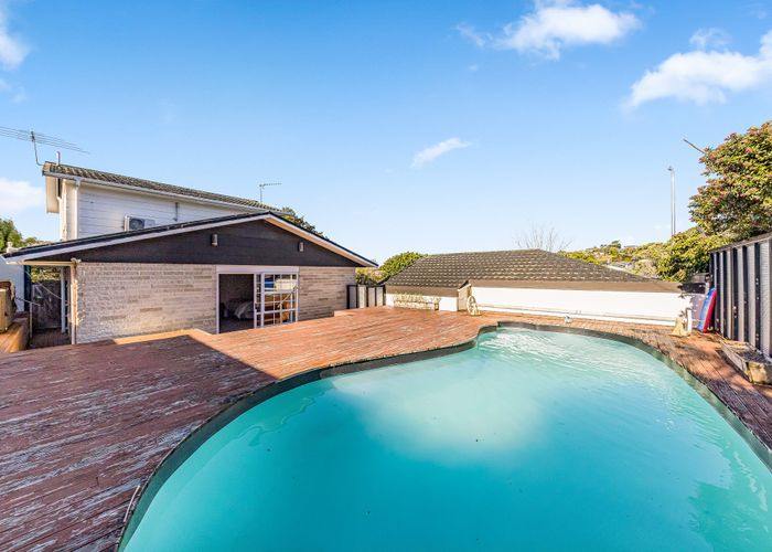 at 2 King Richard Place, Browns Bay, North Shore City, Auckland