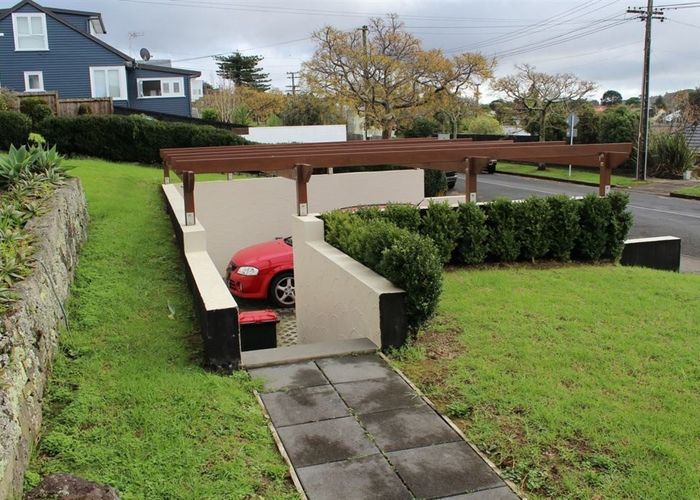  at 50 Waiohua Road, Greenlane, Auckland City, Auckland