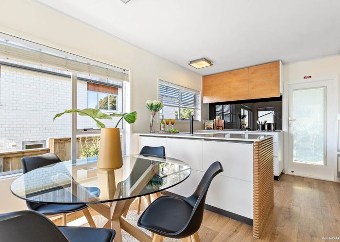  at 2/15 Winscombe Street, Belmont, Auckland