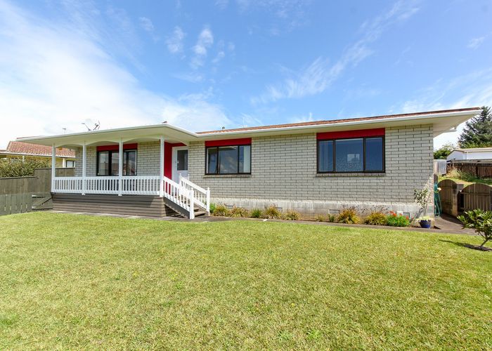  at 8 Virginia Place, Whalers Gate, New Plymouth