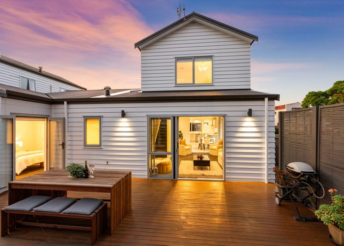  at 39 Vinograd Drive, Te Atatu Peninsula, Auckland