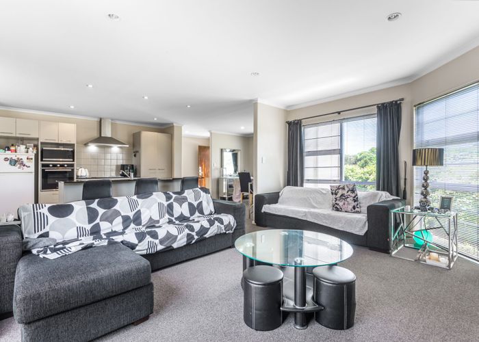  at 9 Savona Drive, Flat Bush, Manukau City, Auckland