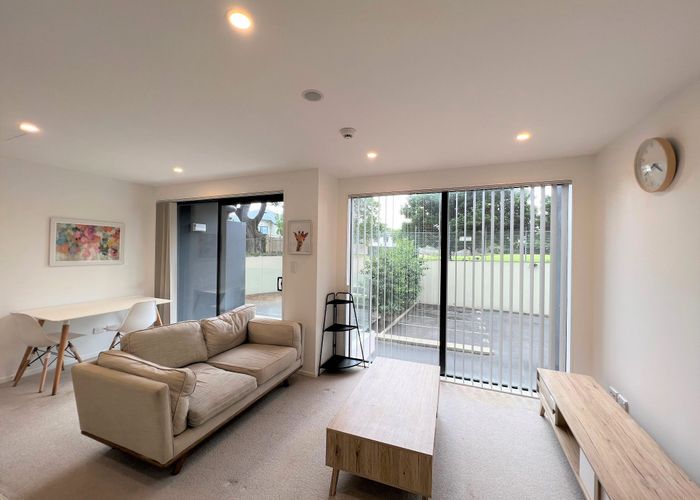  at 17/8 Thompson Park Road, Mount Wellington, Auckland