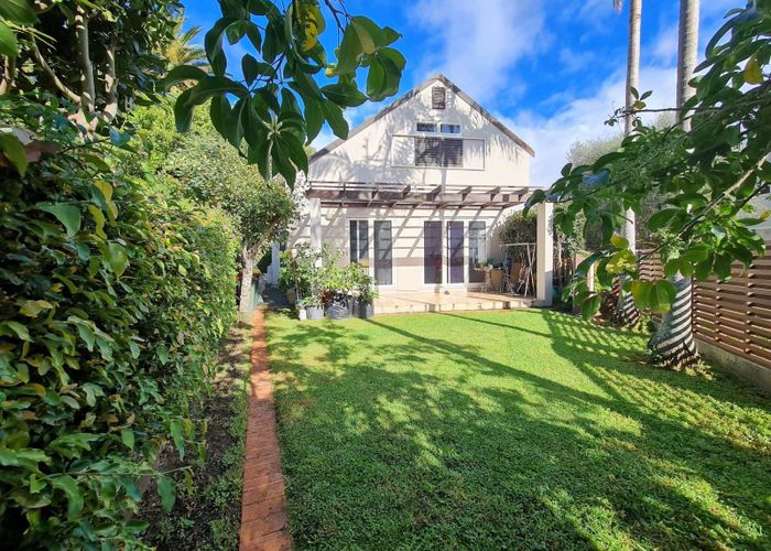  at 38A Oakwood Grove, Eastern Beach, Manukau City, Auckland