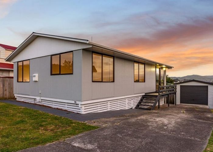  at 7 Humphreys Grove, Titahi Bay, Porirua