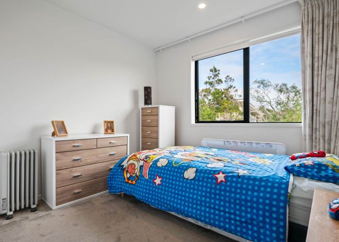  at 2/66 Bruce Road, Glenfield, North Shore City, Auckland