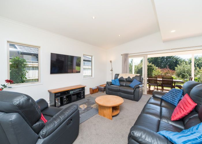  at 6 Silkwood Place, Fitzherbert, Palmerston North, Manawatu / Whanganui