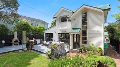  at 32 Homewood Crescent, Karori, Wellington