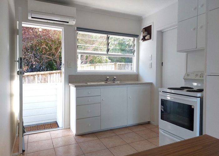  at 2/6 Hobday Place, Meadowbank, Auckland City, Auckland
